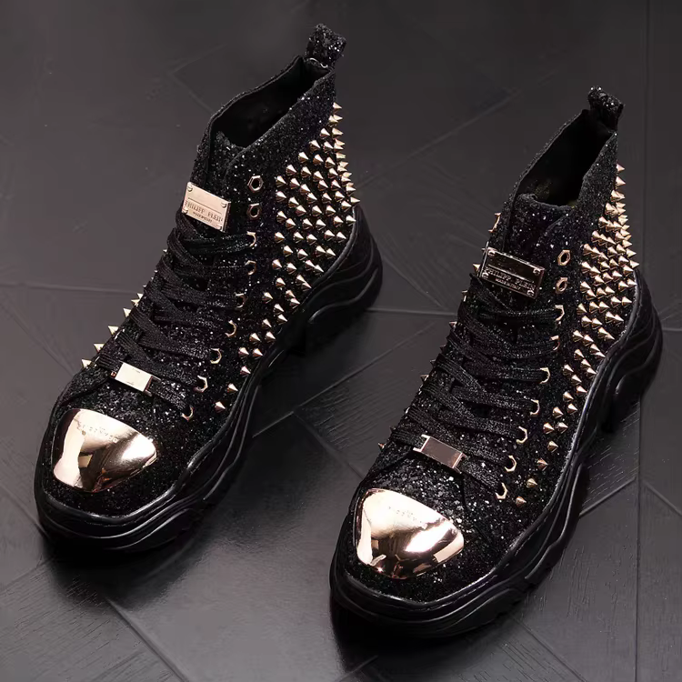 Bottes à rivets de luxe chaussures pour hommes baskets de créateur me n punk hauts or rouge fond lum