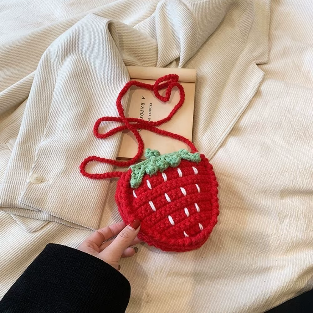 Sac à bandoulière fraise fait à la main, Mini sac à bandoulière Design tissé bicolore, fil au Croche