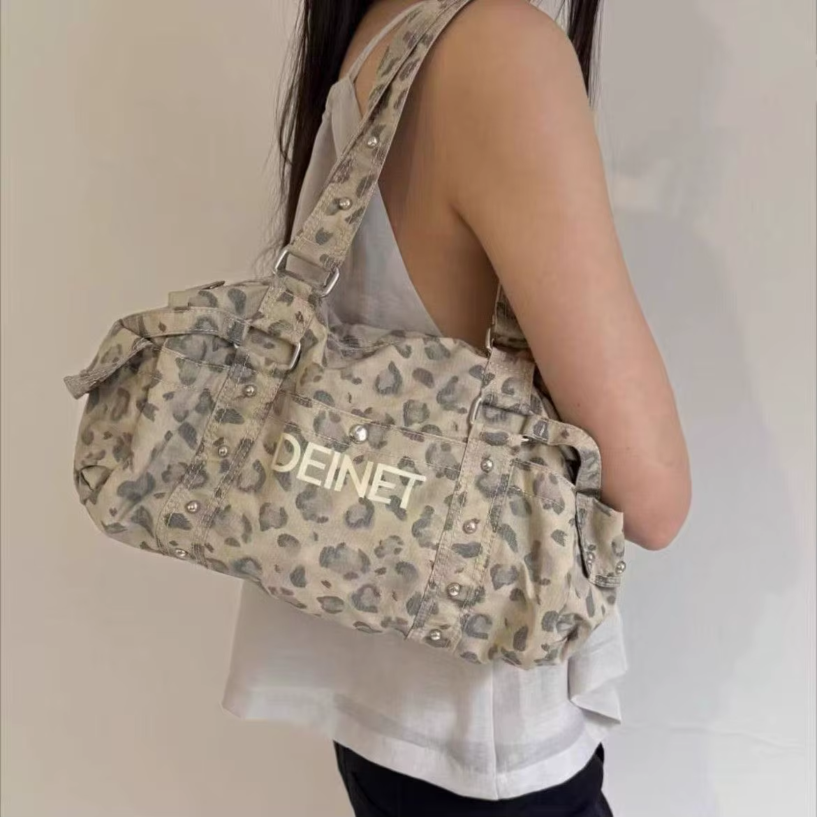Vintage léopard rivet moto sac à main en forme de baril Boston décontracté sacs de messager pour fem