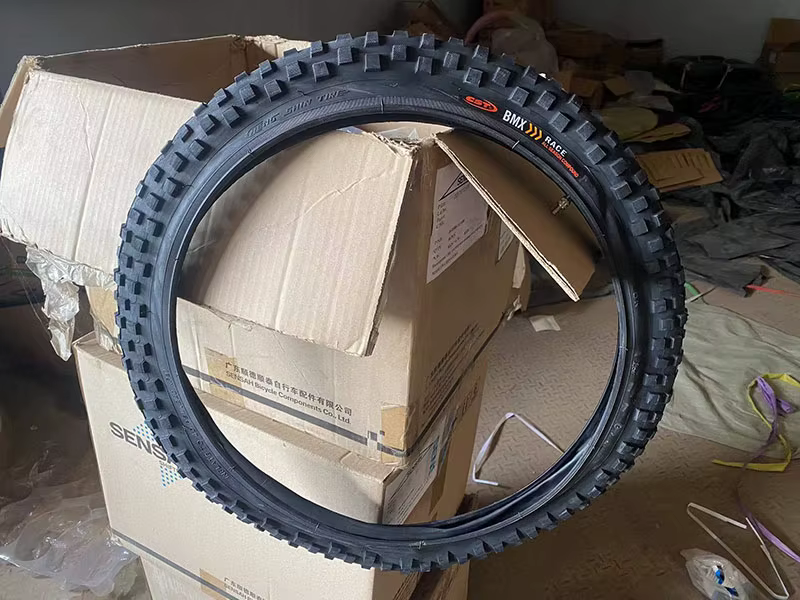 CST Professional 20 pouces BMX RACE toutes saisons 20*2.125 pneu de vélo avec Tube