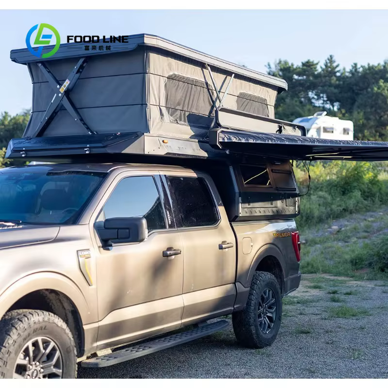 Camper pick-up tout-terrain personnalisé avec système de tiroirs extractibles et auvent pour le camp