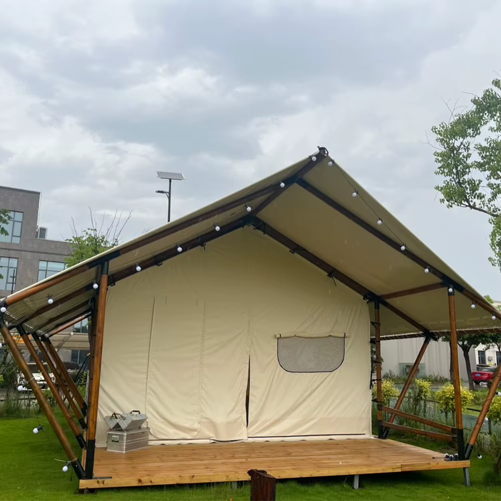 Tente de camping de luxe pour safari avec structure en acier, double couche, poêle et auvent – Maiso