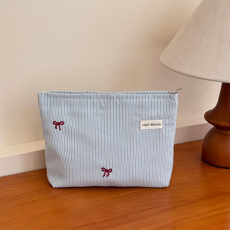 Nouvelle Trousse de Toilette Grande Taille Bleue avec Broderie Nœud Papillon, Sac à Langer Zippé, Po