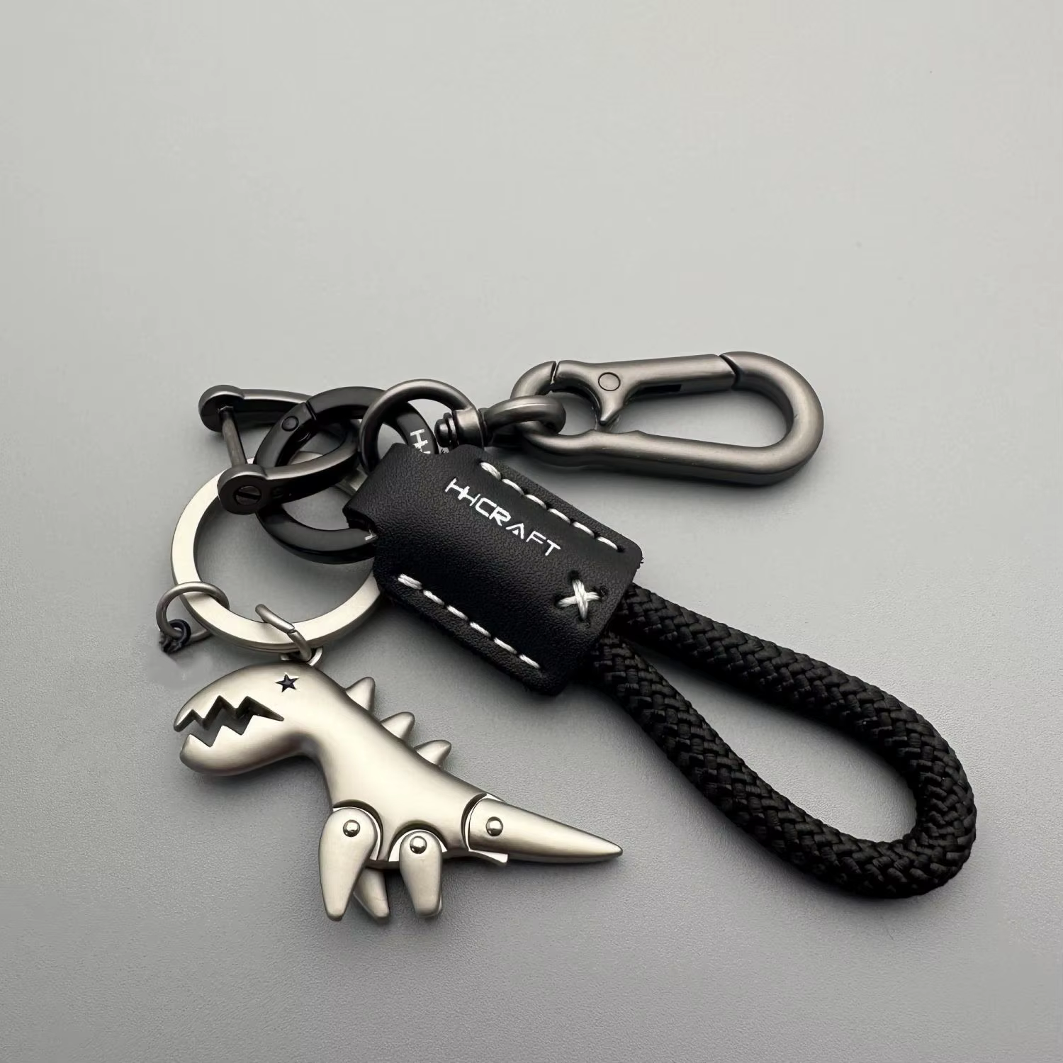 Accessoires de décoration pour moto et porte-clés de voiture, porte-clés en métal avec cordon en cui