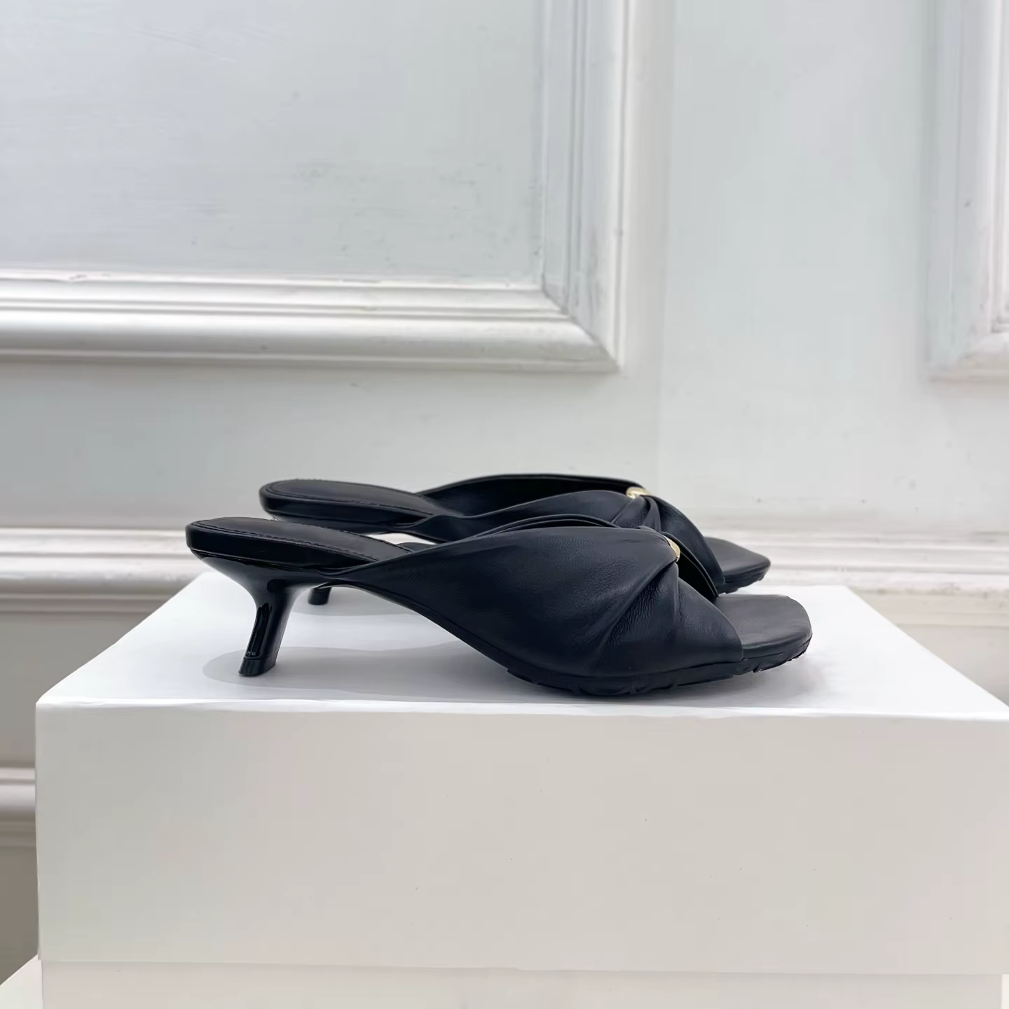 Chaussures pour femmes, pantoufles à talons moyens, taille 35-42, en cuir véritable, décoration méta