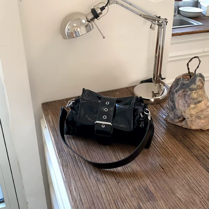 Sac Mini Argenté pour Femme avec Bandoulière Amovible, en Cuir PU Premium, Compact et Chic pour le Q