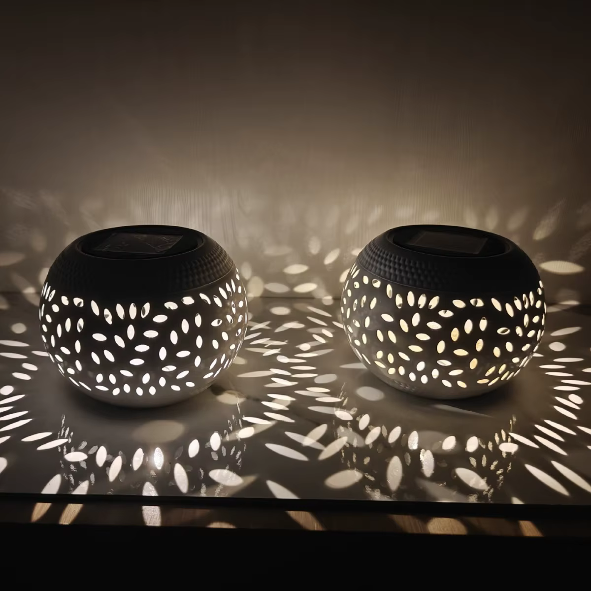 Lampe solaire d'extérieur à LED, lanterne décorative en métal ajouré, pour terrasse et jardin, lumiè