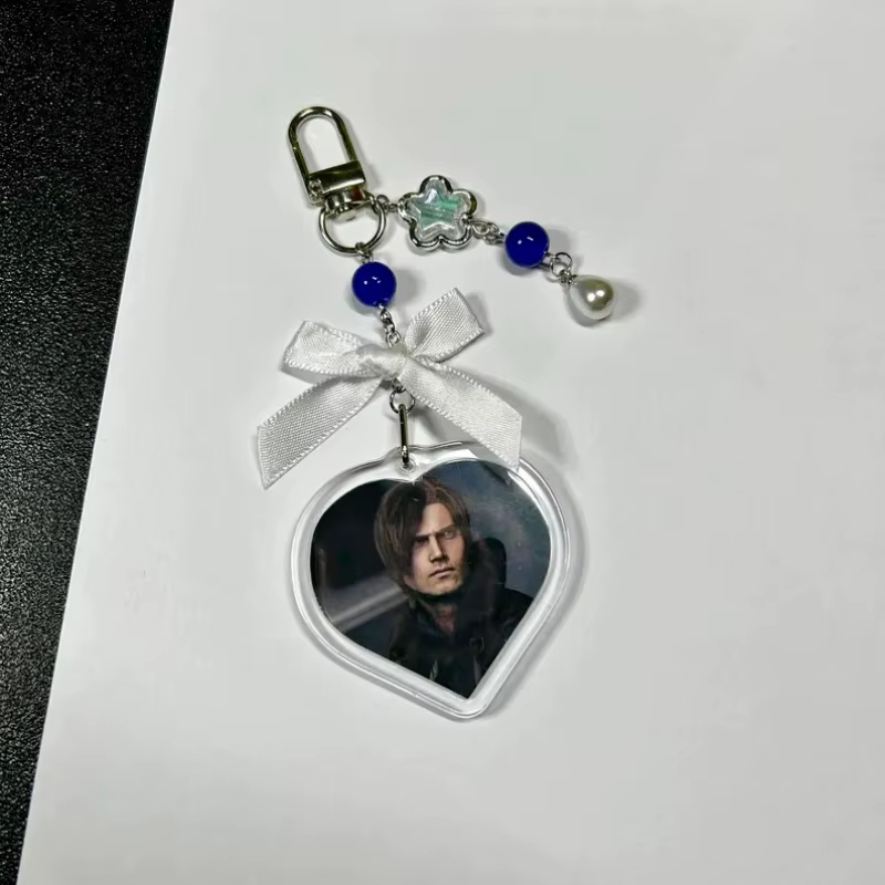 Porte-clés perlé inspiré des jeux vidéo ! | Accessoire de jeu vidéo : porte-clés Leon Kennedy Ablu