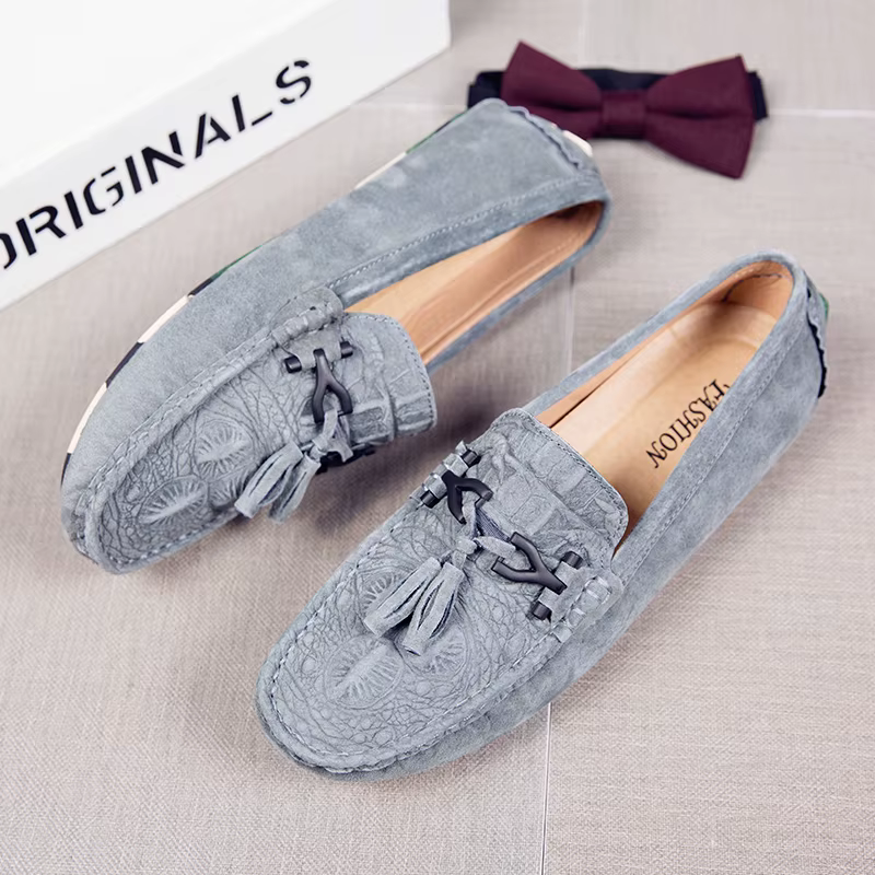 Mocassins de marque en cuir véritable et daim pour homme, chaussures décontractées, sans lacets, bateau, à la mode, avec pompon, pour la conduite, offre spéciale