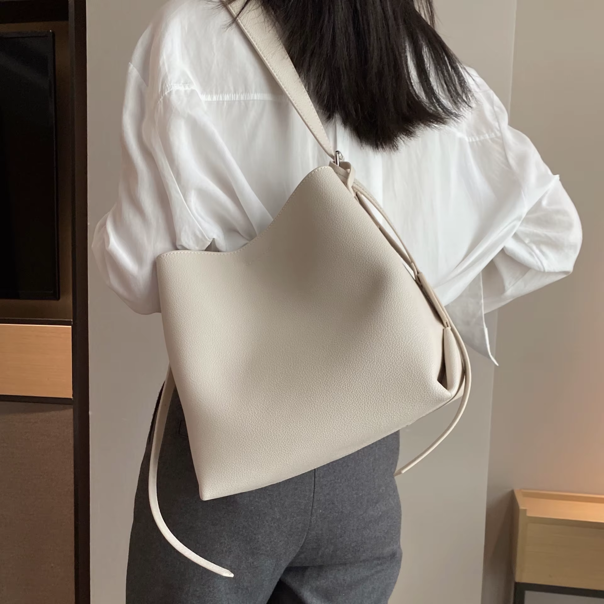 Nouveau élégant bleu pur couleur unie sac seau moyen mode cuir de vachette femmes sac à bandoulière OL bureau dame affaires sac à main