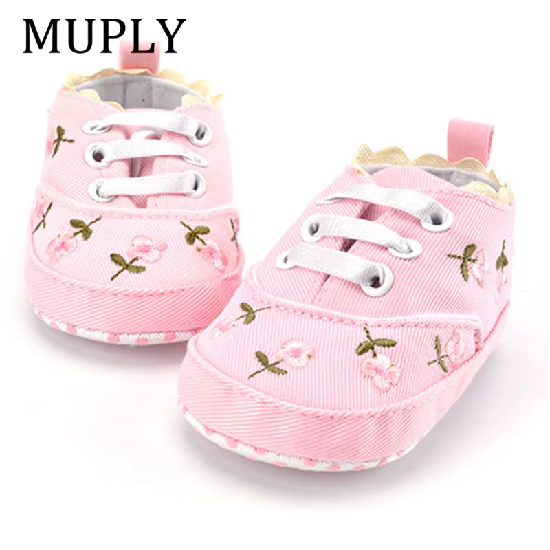 Chaussures souples brodées de fleurs en dentelle blanche pour bébé fille, souliers pour enfant, nouveau-né, marche, premiers pas