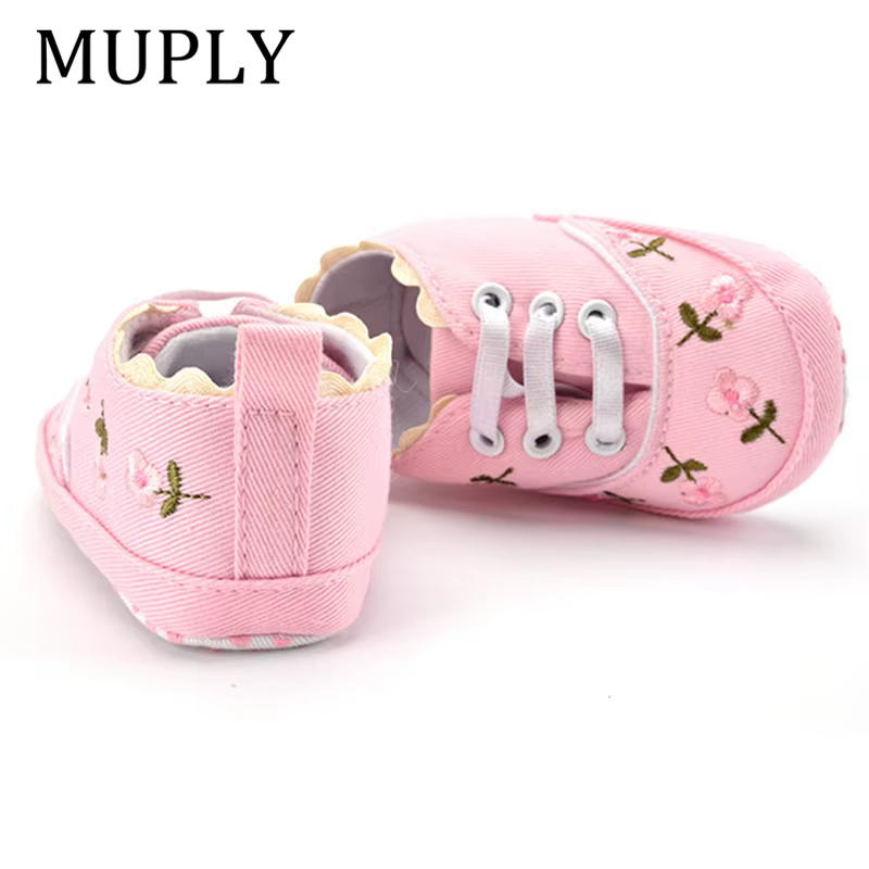 Chaussures souples brodées de fleurs en dentelle blanche pour bébé fille, souliers pour enfant, nouveau-né, marche, premiers pas