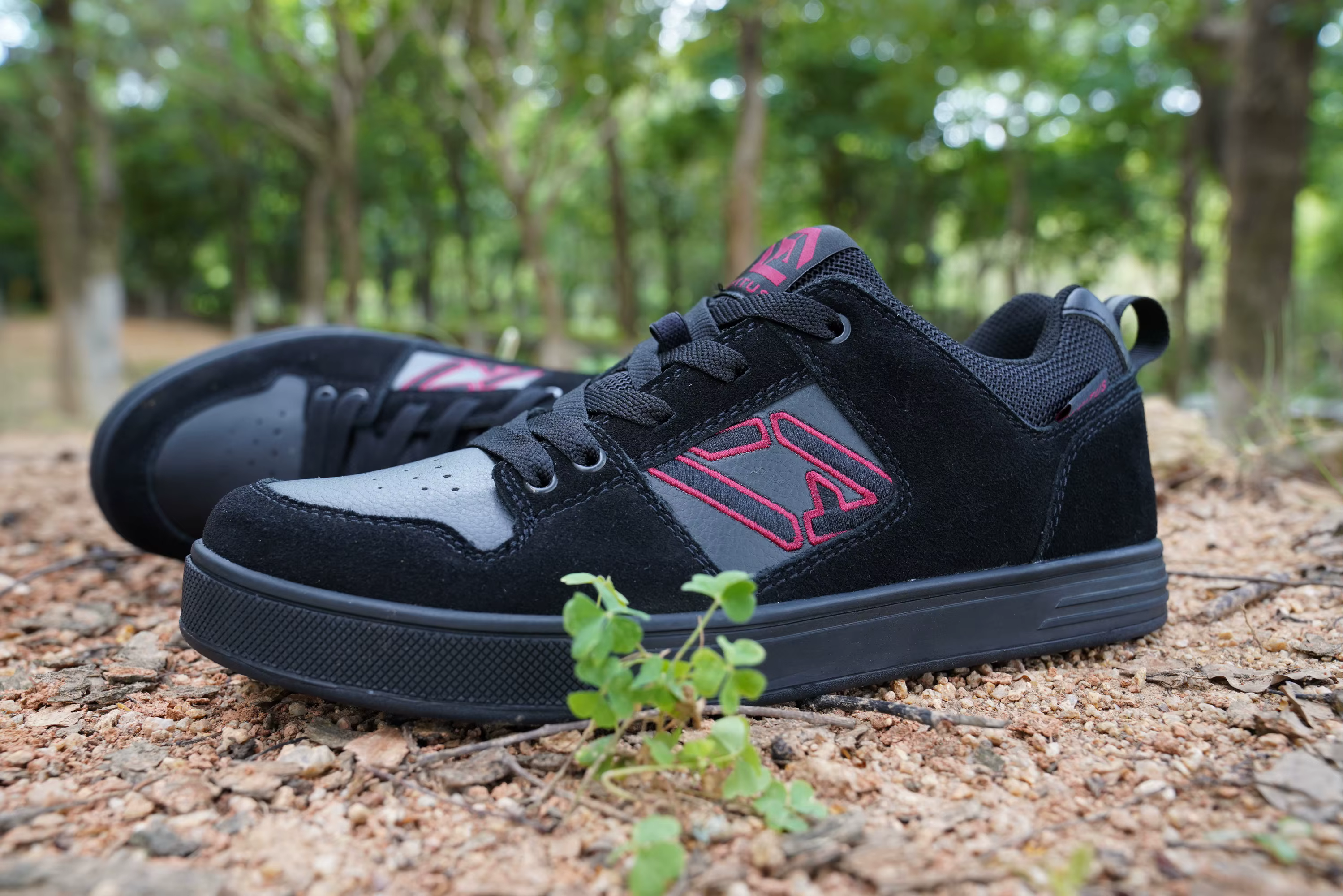 AVITUS-Chaussures de vélo de montagne pour homme, baskets avec semelle en caoutchouc et pédale plate lumineuse, pour le cyclisme