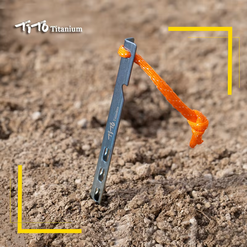 Piquet de tente en titane coloré en forme de V