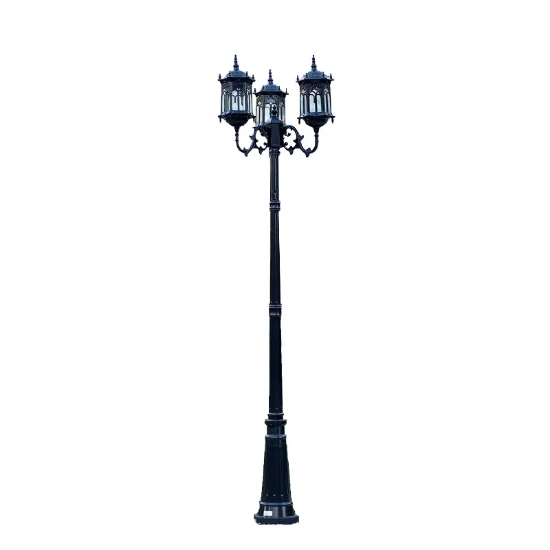 Lampe de Jardin à Trois Têtes Étanche de Style Européen, Lampadaire d'Extérieur à Poteau Haut, Idéal pour une Pelouse ou un Paysage, H 2.5m