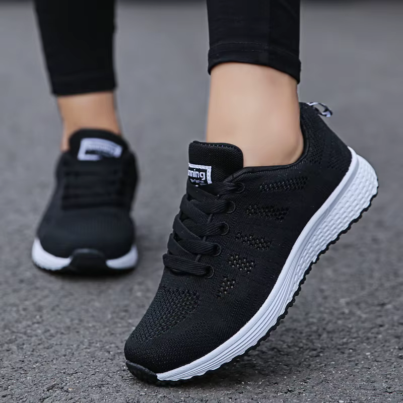 Baskets pour femmes chaussures de Tennis en plein air 2025 nouvelle mode maille à lacets femmes chaussures chaussures de course décontractées plat blanc chaussure vulcanisée