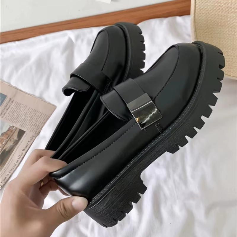 Nouvelles chaussures en cuir à bout rond décontractées et élégantes pour femmes, style britannique, à enfiler, pour le printemps et l'automne
