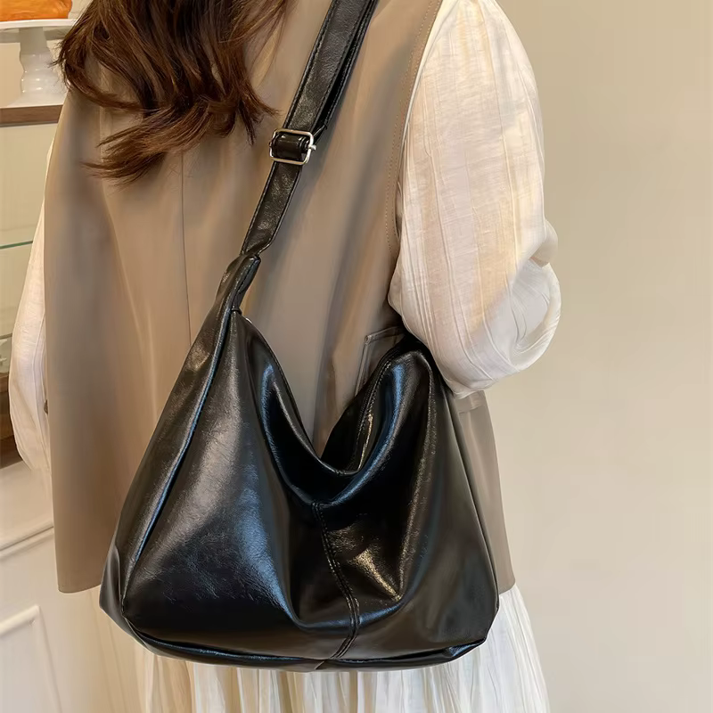 Nouveau sac à bandoulière tendance pour femmes, en cuir PU, grande capacité, sac sous le bras, sac hobo rétro pour femmes