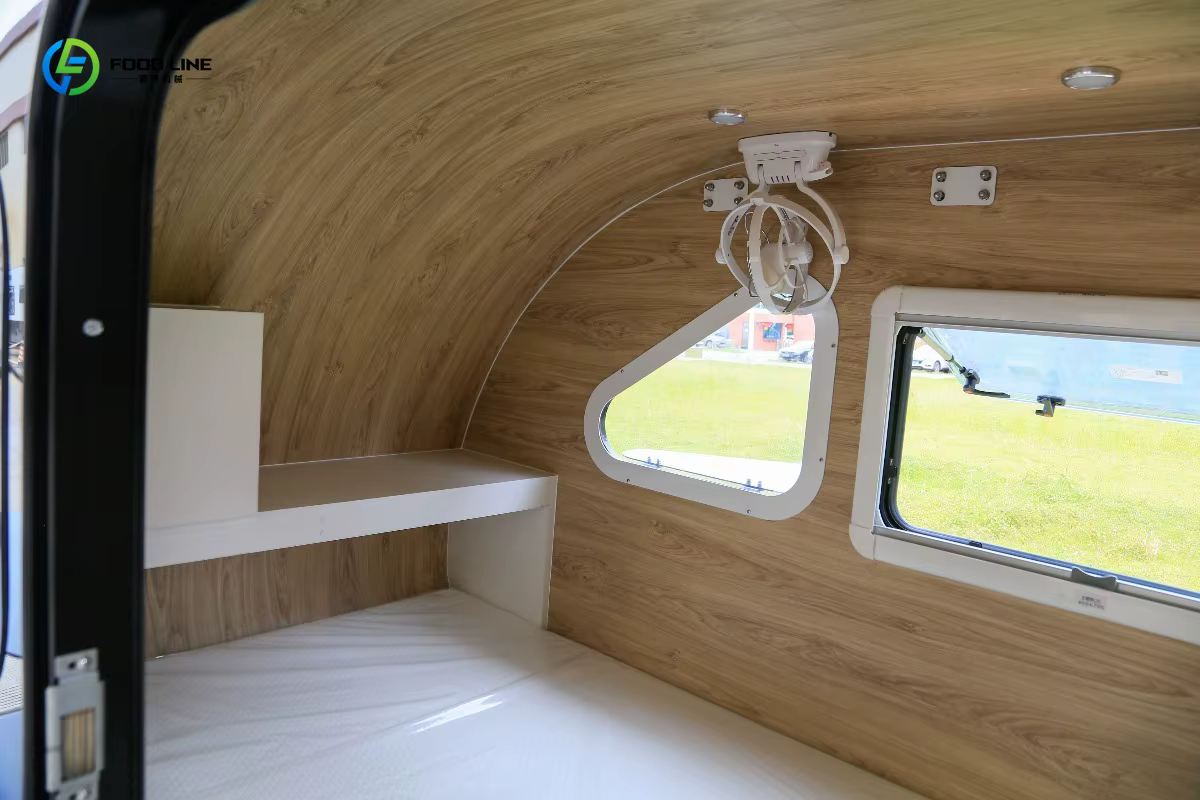 Roulotte de camping personnalisée en forme de larme