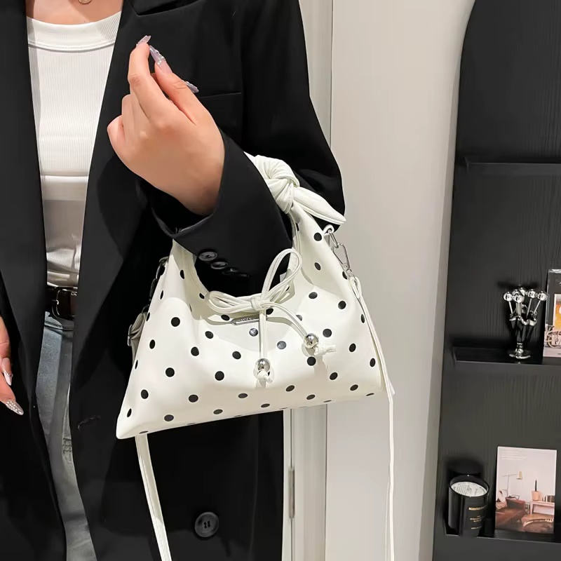 Sac à bandoulière Chic en PU pour femmes, sac à bandoulière en simili cuir, sac à main matelassé, pochette élégante avec chaîne détachable, nouvelle collection 2025