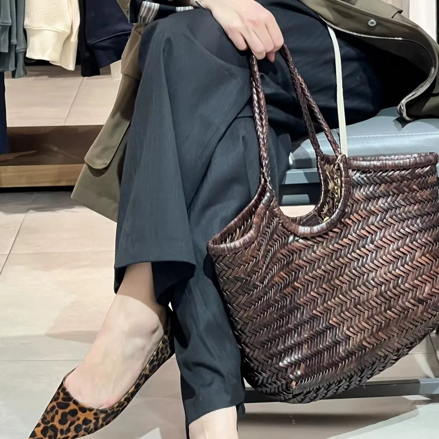 Sac fourre-tout en cuir pleine fleur tressé à la main pour femme, sac de shopping tendance grande capacité, sac à bandoulière design de luxe, style panier de légumes