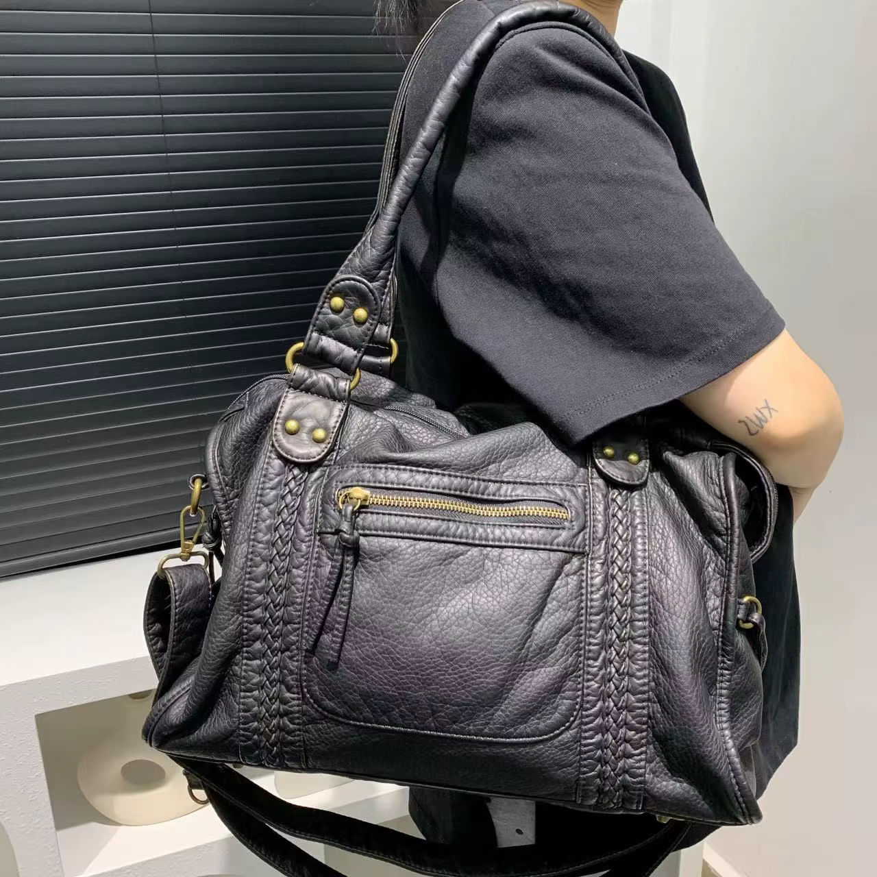 Y2K – sac à bandoulière asymétrique épaule dénudée pour fille épicée, sac de moto Vintage en cuir souple lavé, sac de grande capacité