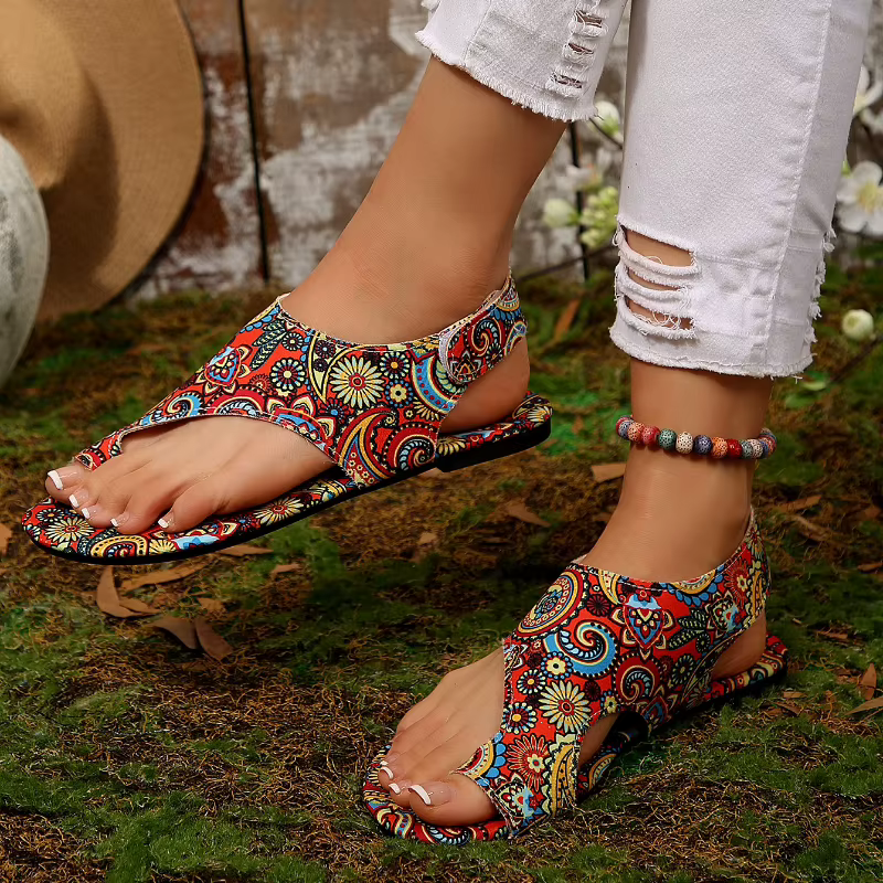 Nouvelles sandales plates bohèmes imprimées pour femmes 2026 – Chaussures décontractées à enfiler de style ethnique, confortables pour l'été, à bout rond
