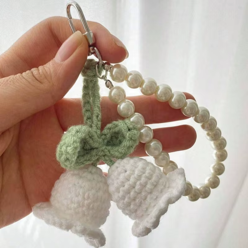 Breloque de sac en crochet fait main en forme de tulipe avec chaîne de perles, porte-clés mignon pour femmes et filles