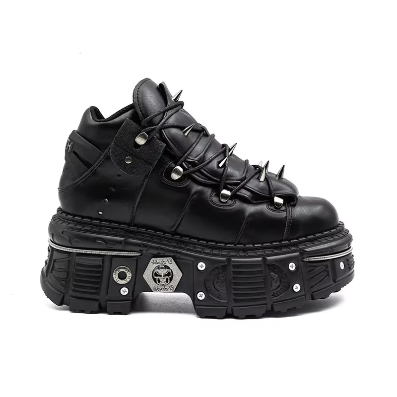 Baskets plateforme gothiques punk à clous 2026 en cuir noir