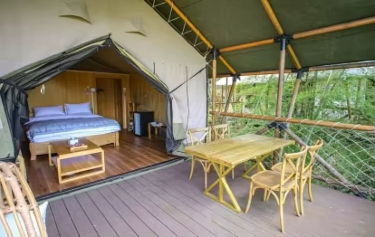 Tentes de safari de luxe pour le glamping, installation rapide, hôtel thème et hébergement éco-responsable, sur mesure