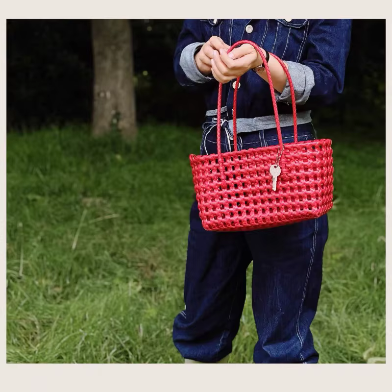 Sac cabas de plage en plastique tressé grande capacité pour femme, style bohème, sac à main en PVC pour l'été avec sac intérieur