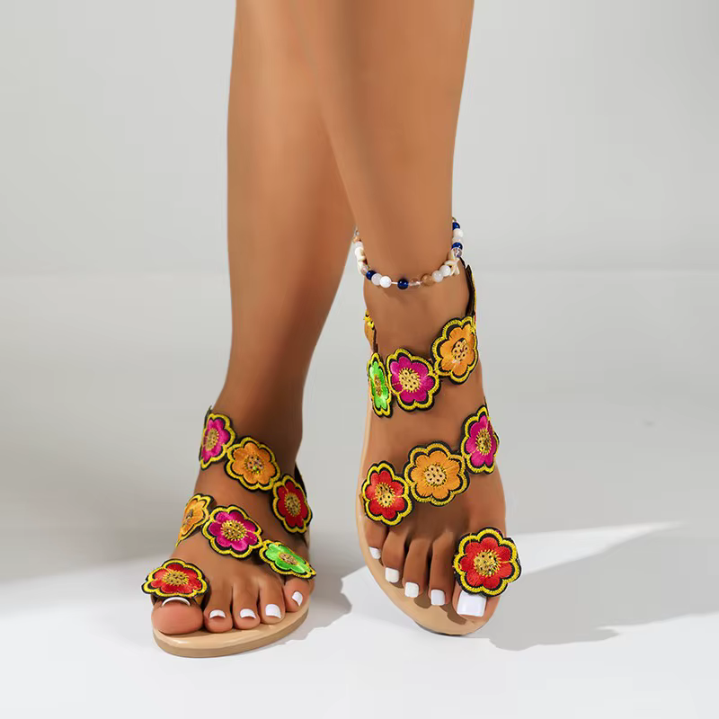 Sandales plates vertes à fleurs pour femme