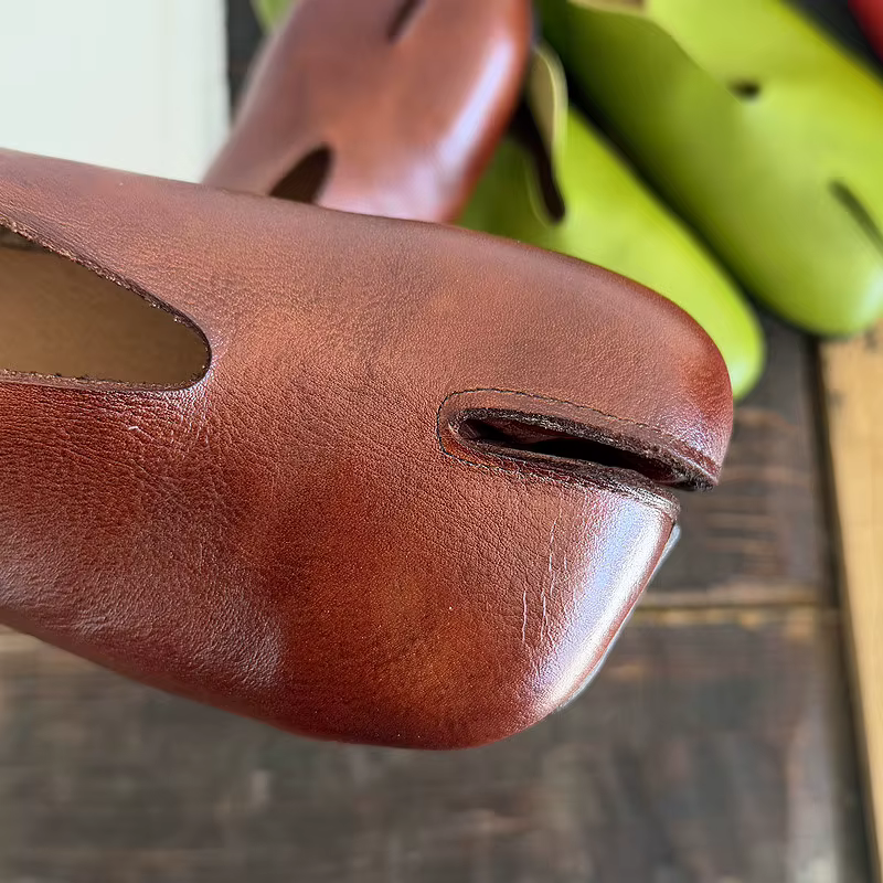 Careaymade - Chaussures pour femmes en cuir véritable à semelle souple, chaussures plates à bout fendu en cuir de vachette haut de gamme, style niche, à bouche peu profonde