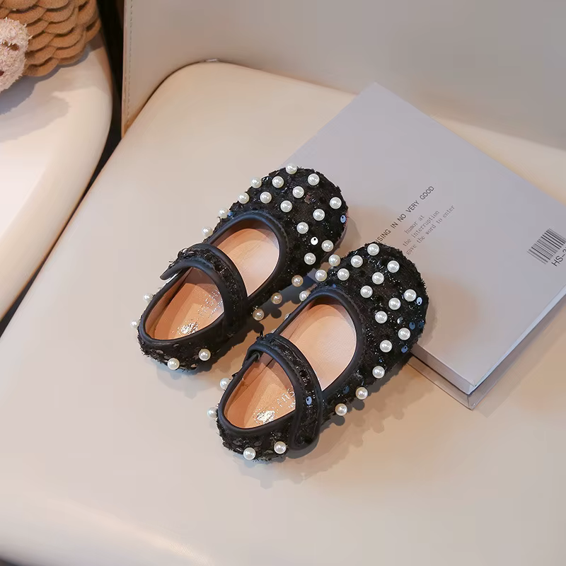 Chaussures de danse pour filles, chaussures plates élégantes à bout rond pour enfants, semelle souple antidérapante, chaussures de princesse avec perles douces, tendance Ins, nouvelle collection 2025