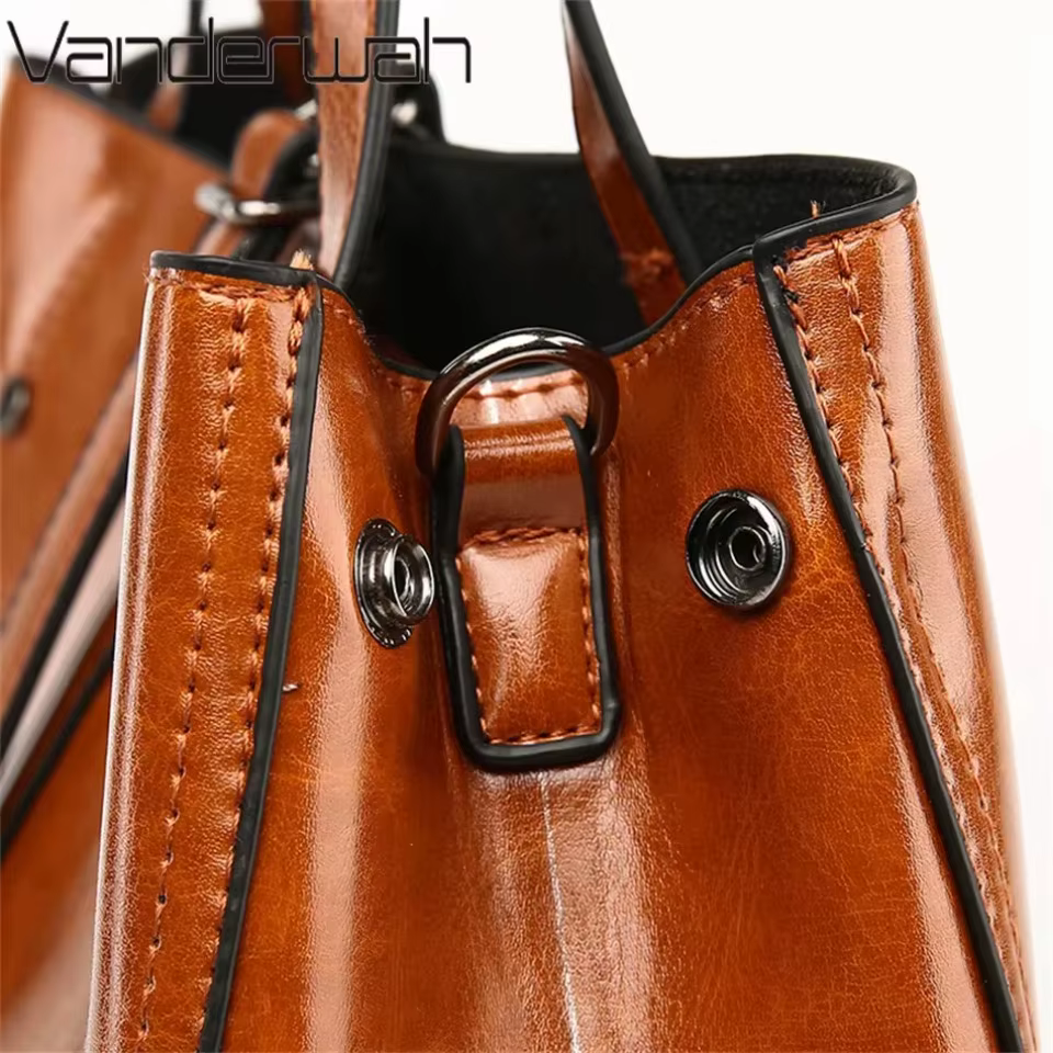 Sacs à main et bourses en cuir verni pour femmes