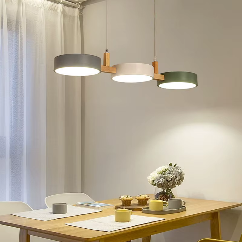 Lampe suspendue LED à trois têtes en forme de macaron