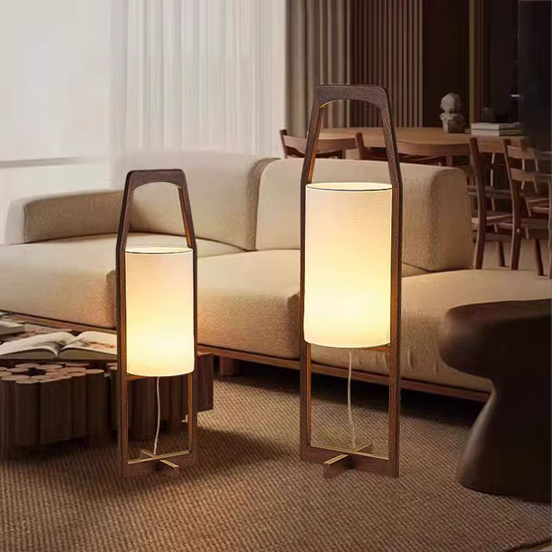 Lampe LED verticale autoportante en bois au design nordique moderne