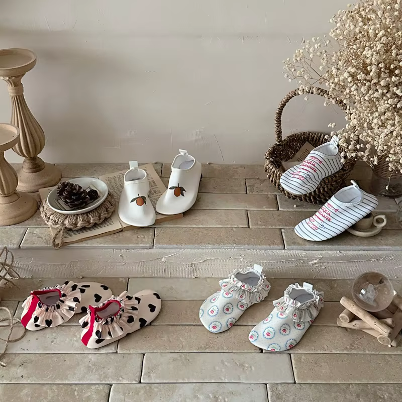 Nouvelles chaussures de plage pour filles 2026, pour garçons de 2 à 7 ans, chaussures d'été imprimées pour enfants, baskets de sport antidérapantes