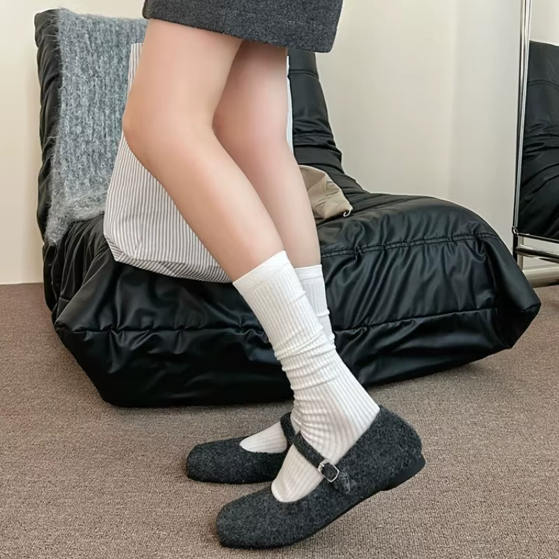 Chaussettes rouges 2025 mode couleur unie noir blanc gris chaussettes longues bas femmes mode japonaise coton tricoté chaussettes à tube moyen