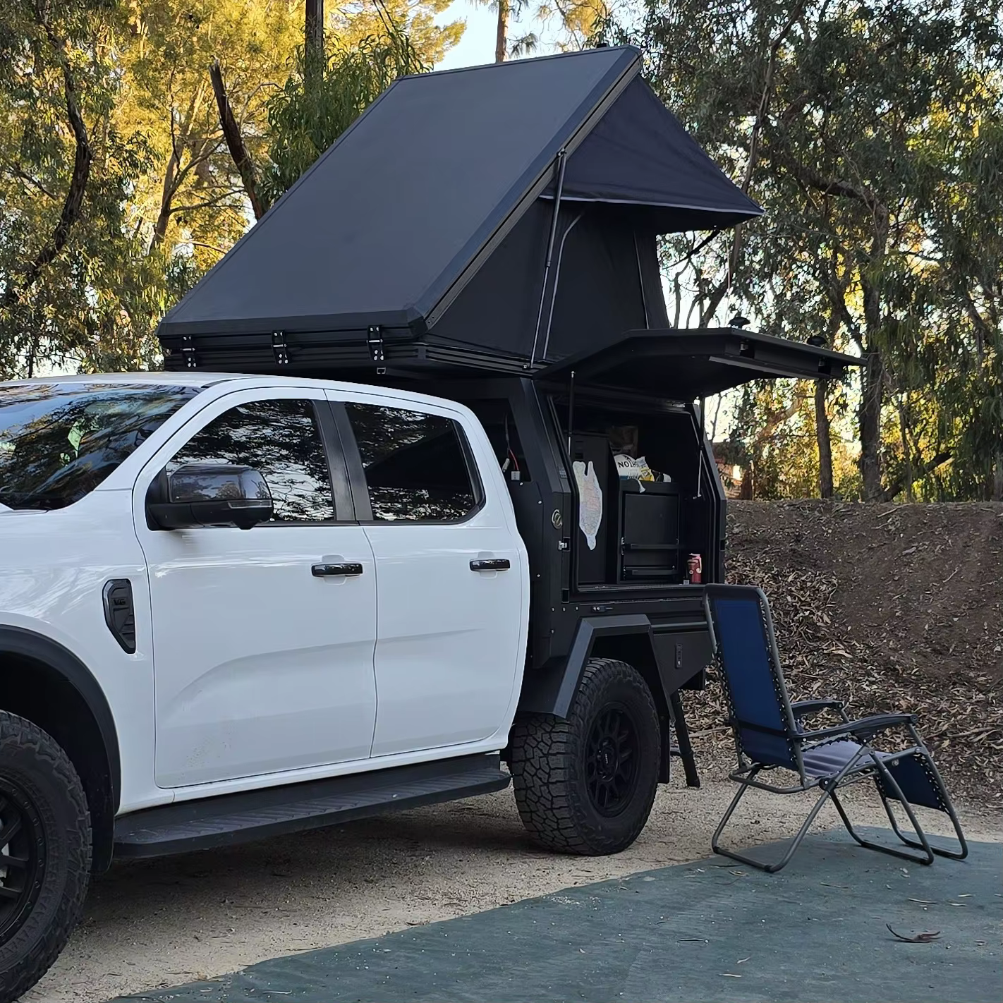 Tente de camping triangulaire en aluminium pour 4 personnes, tente de toit à coque rigide noire, tente de toit de voiture