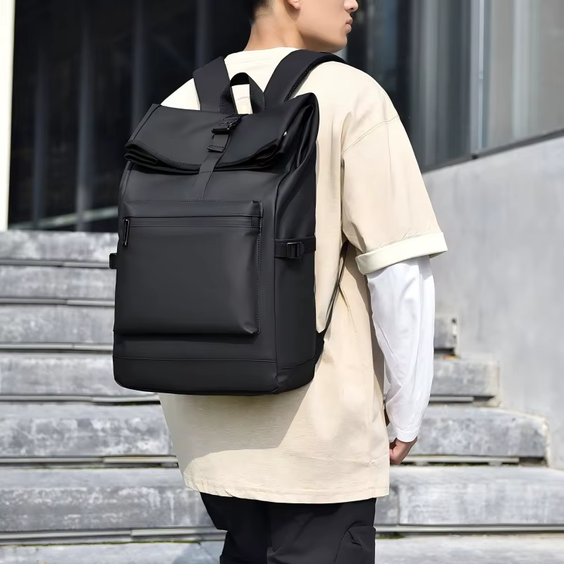 Sac à dos de grande capacité – Sac de voyage et de banlieue élégant noir uni avec bretelles réglables