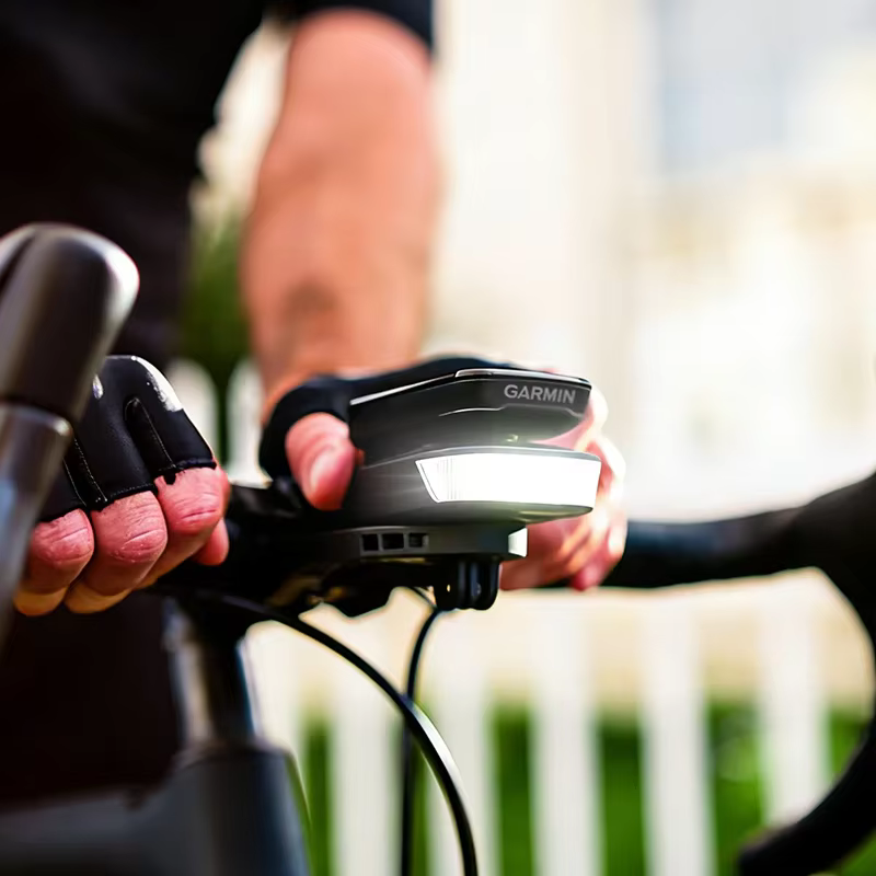 Phare de vélo Ravemen FR1100 à haute luminosité, allumage et extinction automatiques, compatible avec le compteur de vélo, charge USB C, lampe de vélo