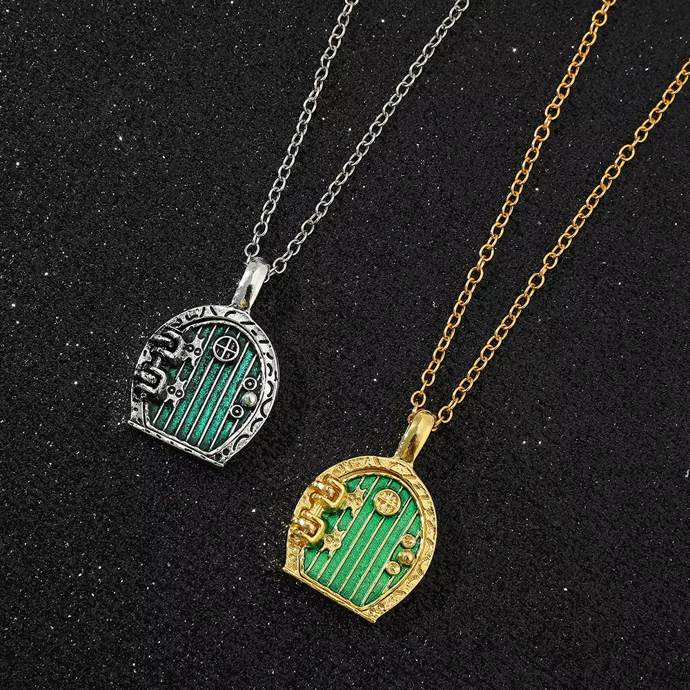 Collier de porte Hobbit du Seigneur des Anneaux – Pendentif bicolore, cadeau pour fans de bijoux de la terre du Moyenne, Inspiration de la Maison de Bilbo