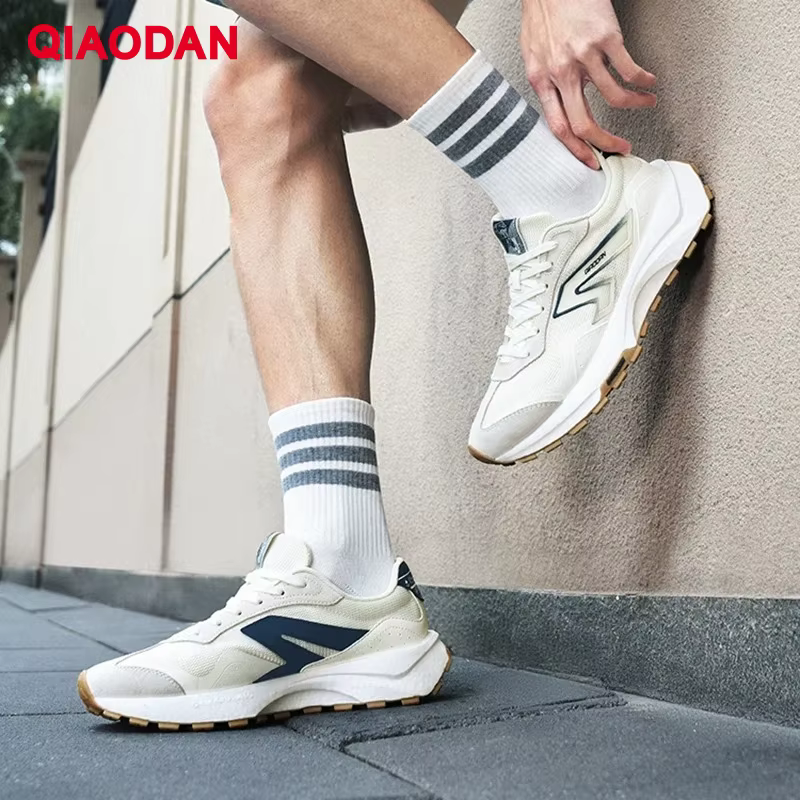 QIAODAN DUBAI 4.0 chaussures de marche pour hommes 2025 nouveau Vintage semelle en caoutchouc maille respirant confort décontracté antidérapant Snwakers QXL043252407
