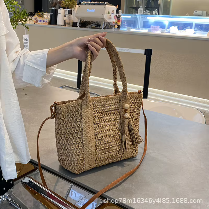 Nouveau sac tissé en paille, sac fourre-tout de plage de grande capacité, sac à main de style paresseux, sac à bandoulière à pompon