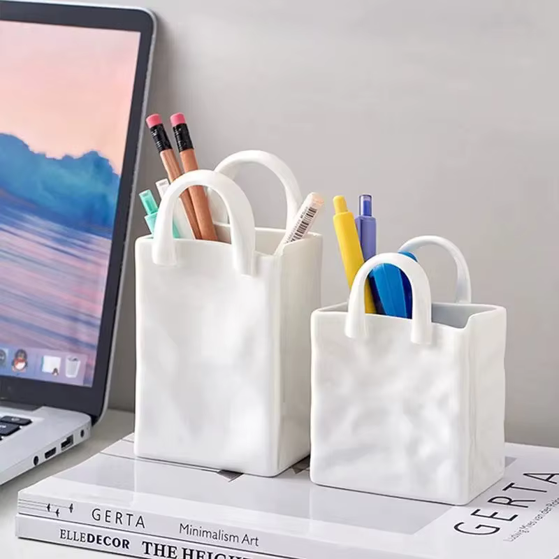 Vase blanc décoratif moderne en forme de sac à main