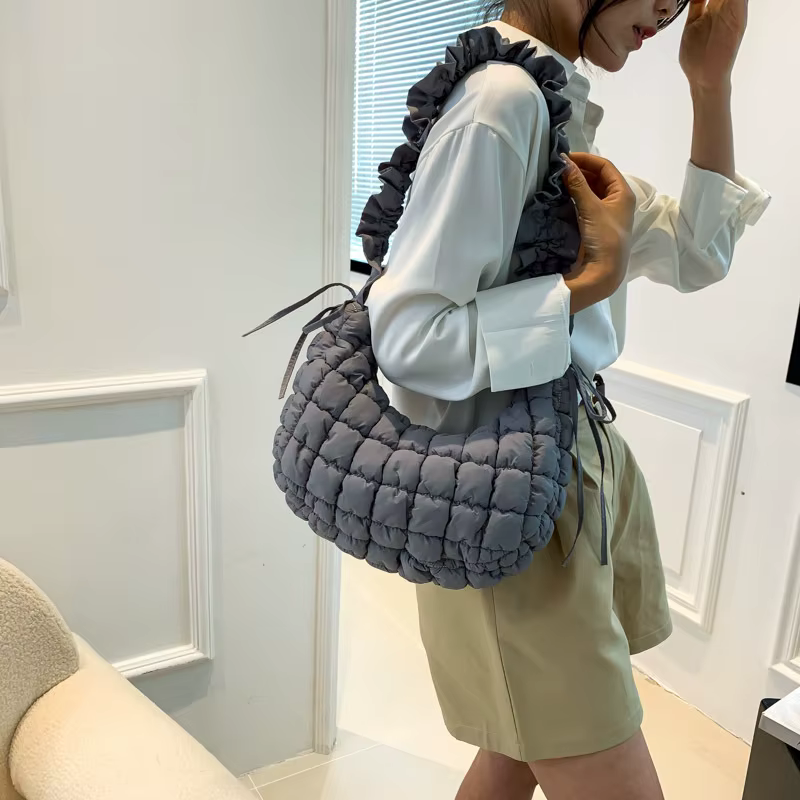 Sac à main nuage à bulles pour femmes, grand sac à main rembourré matelassé solide, fermeture à glissière créative, sangle initiée réglable, fête d'été