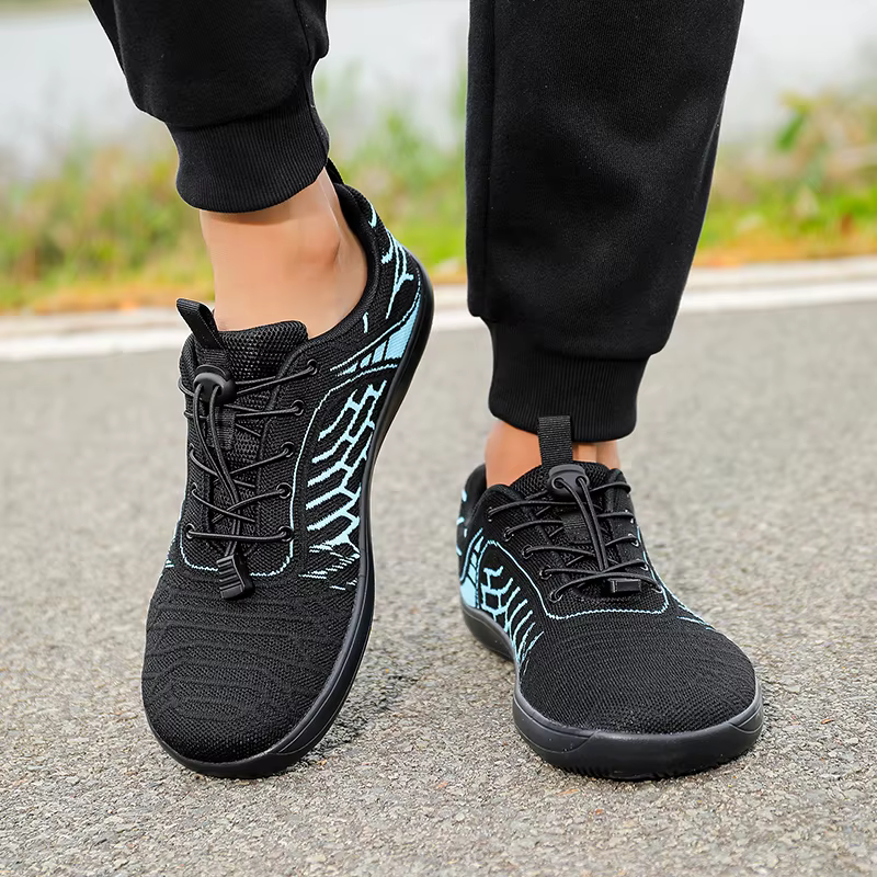 Chaussures de marche pour hommes à bout large