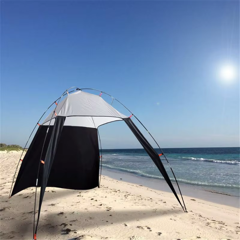 Tente de plage de camping de voyage en plein air