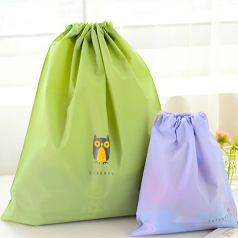 Sac de rangement de poche étanche, sac de rangement de produits ménagers, sac à cordon minimaliste anti-poussière, sac de rangement créatif pour vêtements de voyage